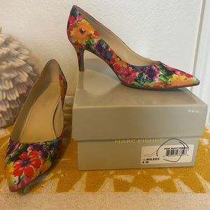 Marc Fisher spring fabric uppers sz 8